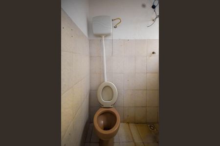 Banheiro de kitnet/studio para alugar com 1 quarto, 38m² em Curicica, Rio de Janeiro