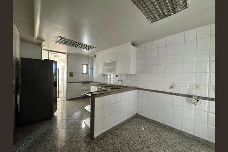 Apartamento à venda com 247m², 4 quartos e 3 vagasCozinha e Área de Serviço