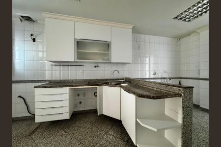 Apartamento à venda com 247m², 4 quartos e 3 vagasCozinha e Área de Serviço