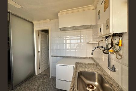 Apartamento à venda com 247m², 4 quartos e 3 vagasCozinha e Área de Serviço