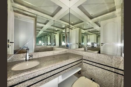 Apartamento à venda com 247m², 4 quartos e 3 vagasLavabo