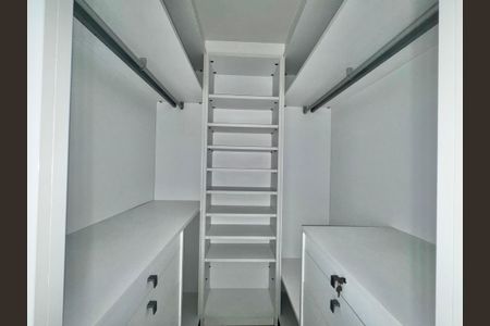Apartamento à venda com 247m², 4 quartos e 3 vagasSuíte 2 - Closet