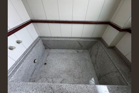 Apartamento à venda com 247m², 4 quartos e 3 vagasSuíte 1 - Banheiro