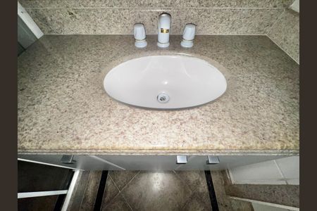 Apartamento à venda com 247m², 4 quartos e 3 vagasBanheiro Social