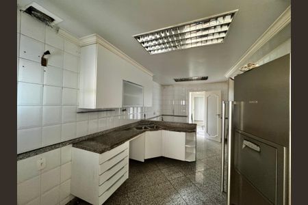 Apartamento à venda com 247m², 4 quartos e 3 vagasCozinha e Área de Serviço