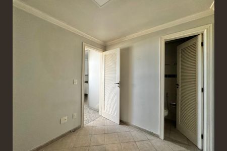 Apartamento à venda com 247m², 4 quartos e 3 vagasCozinha e Área de Serviço - Quarto