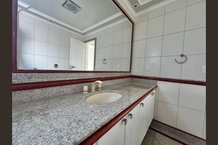 Apartamento à venda com 247m², 4 quartos e 3 vagasSuíte 1 - Banheiro