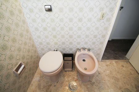 Apartamento à venda com 103m², 3 quartos e 1 vaga Apartamento à venda com 103m², 3 quartos e 1 vagaBanheiro da Suíte