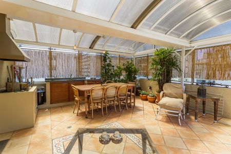 Apartamento à venda com 270m², 4 quartos e 3 vagasCobertura