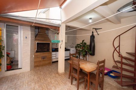 Casa à venda com 120m², 3 quartos e 2 vagasÁrea Externa | Espaço Gourmet | Área de Serviço