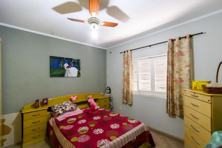 Casa à venda com 200m², 4 quartos e 4 vagas Casa à venda com 200m², 4 quartos e 4 vagasQuarto da casa 2