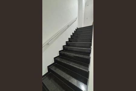 Apartamento para alugar com 100m², 2 quartos e 1 vaga Apartamento para alugar com 100m², 2 quartos e 1 vagaEscada