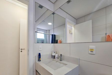 Apartamento para alugar com 77m², 2 quartos e 2 vagas Apartamento para alugar com 77m², 2 quartos e 2 vagasBanheiro da suíte