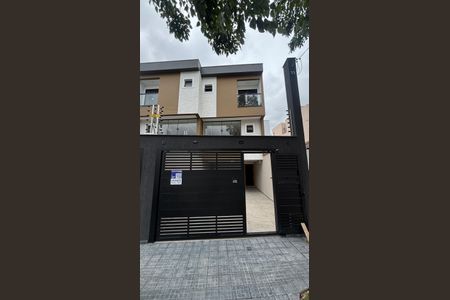 Casa à venda com 142m², 3 quartos e 4 vagas Casa à venda com 142m², 3 quartos e 4 vagasFachada