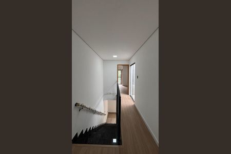 Casa à venda com 142m², 3 quartos e 4 vagas Casa à venda com 142m², 3 quartos e 4 vagasCorredor