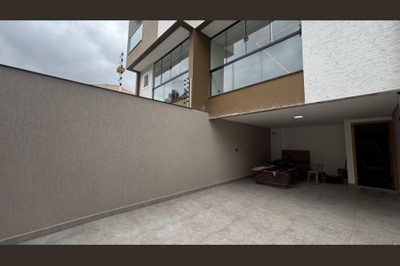 Casa à venda com 142m², 3 quartos e 4 vagas Casa à venda com 142m², 3 quartos e 4 vagasGaragem