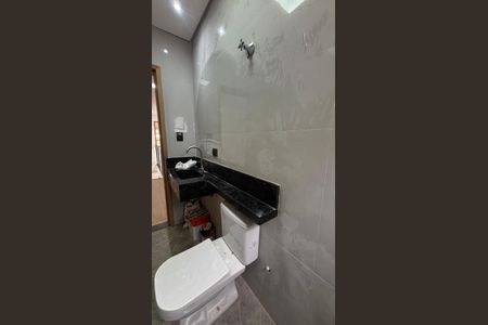 Casa à venda com 142m², 3 quartos e 4 vagas Casa à venda com 142m², 3 quartos e 4 vagasBanheiro