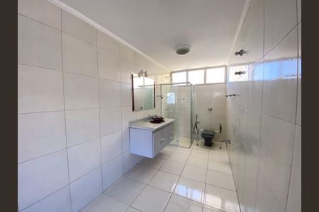 Apartamento para alugar com 140m², 2 quartos e 2 vagas Apartamento para alugar com 140m², 2 quartos e 2 vagasBanheiro da Suíte