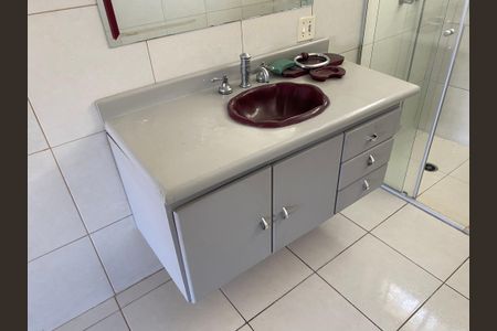 Apartamento para alugar com 140m², 2 quartos e 2 vagas Apartamento para alugar com 140m², 2 quartos e 2 vagasBanheiro da Suíte