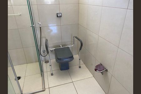 Apartamento para alugar com 140m², 2 quartos e 2 vagas Apartamento para alugar com 140m², 2 quartos e 2 vagasBanheiro da Suíte