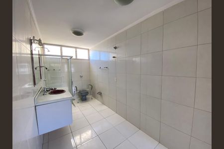 Apartamento para alugar com 140m², 2 quartos e 2 vagas Apartamento para alugar com 140m², 2 quartos e 2 vagasBanheiro da Suíte
