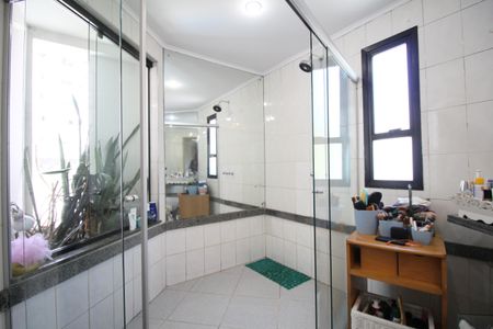 Apartamento à venda com 140m², 3 quartos e 3 vagasBanheiro Suite 