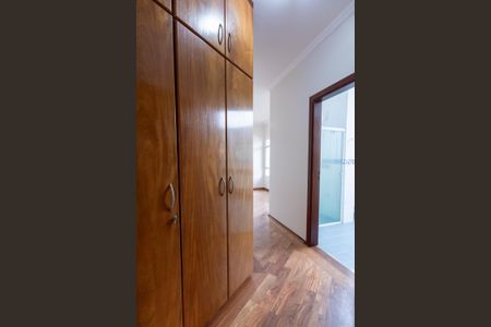 Casa de condomínio para alugar com 710m², 5 quartos e 6 vagasSuíte 3