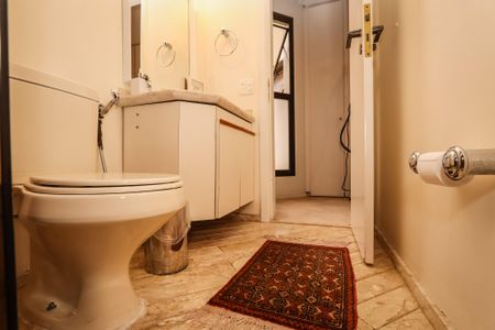 Apartamento à venda com 157m², 2 quartos e 2 vagas Apartamento à venda com 157m², 2 quartos e 2 vagasBanheiro da Suite 2