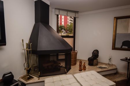 Apartamento à venda com 157m², 2 quartos e 2 vagas Apartamento à venda com 157m², 2 quartos e 2 vagasLareira