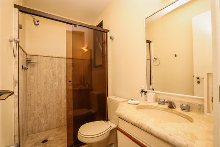 Apartamento à venda com 157m², 2 quartos e 2 vagas Apartamento à venda com 157m², 2 quartos e 2 vagasBanheiro da Suite 2