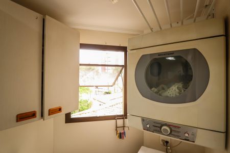 Apartamento à venda com 157m², 2 quartos e 2 vagas Apartamento à venda com 157m², 2 quartos e 2 vagasLavanderia