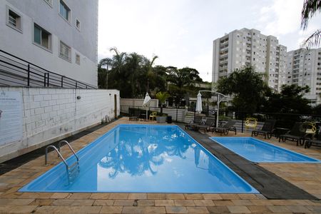Apartamento para alugar com 65m², 3 quartos e 1 vagaÁrea comum - Piscina