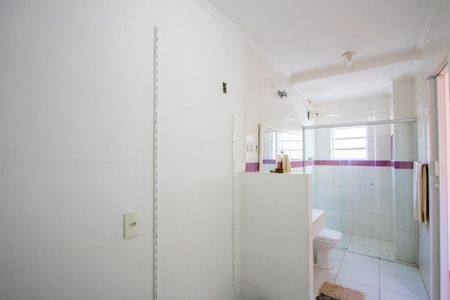 Casa à venda com 213m², 3 quartos e 2 vagasBanheiro do quarto 2