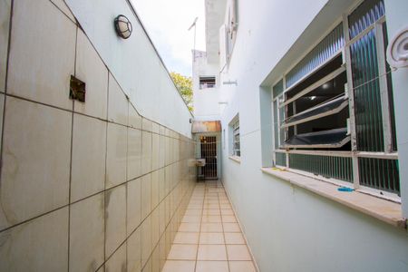 Casa à venda com 213m², 3 quartos e 2 vagasCorredor externo