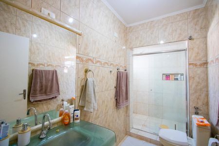 Casa à venda com 213m², 3 quartos e 2 vagasBanheiro do quarto 1