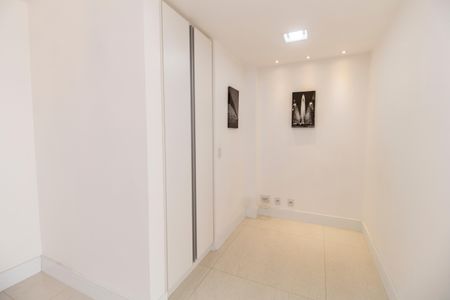 Apartamento à venda com 165m², 3 quartos e 2 vagasEscritório