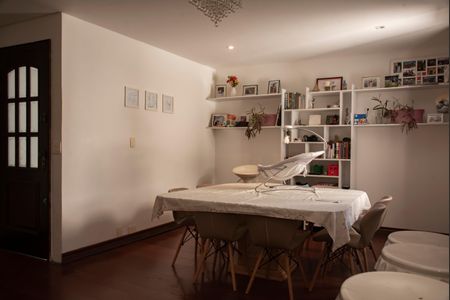 Casa à venda com 300m², 3 quartos e 2 vagasCopa