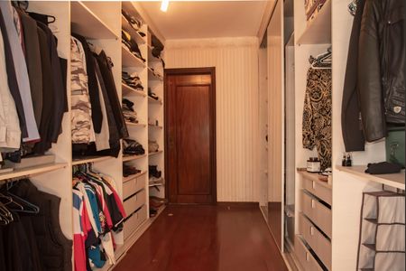 Casa à venda com 300m², 3 quartos e 2 vagasSuíte - Closet