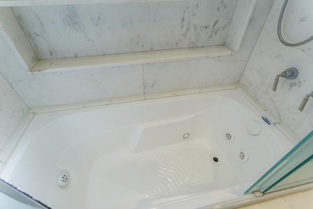 Apartamento à venda com 127m², 3 quartos e 2 vagas Apartamento à venda com 127m², 3 quartos e 2 vagasBanheiro da Suíte