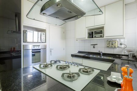 Apartamento à venda com 127m², 3 quartos e 2 vagas Apartamento à venda com 127m², 3 quartos e 2 vagasCozinha