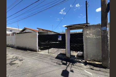 Casa à venda com 104m², 2 quartos e 3 vagasFachada + plaquinha 