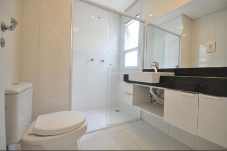 Casa de condomínio para alugar com 220m², 3 quartos e 2 vagasBanheiro da Suíte 3