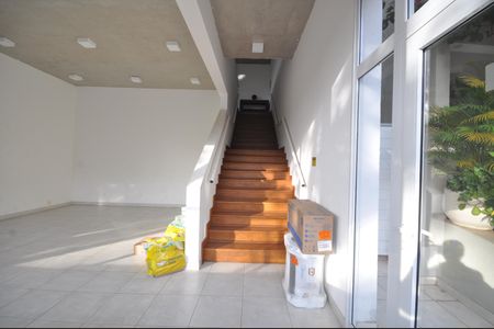 Casa de condomínio para alugar com 220m², 3 quartos e 2 vagasEscada de acesso ao Salão de festas