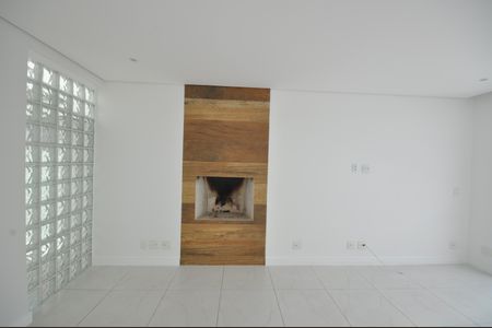 Casa de condomínio para alugar com 220m², 3 quartos e 2 vagasSala