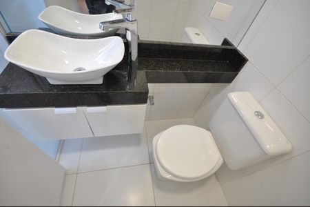 Casa de condomínio para alugar com 220m², 3 quartos e 2 vagasBanheiro da Suíte 2