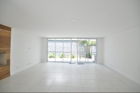 Sala de casa de condomínio para alugar com 3 quartos, 220m² em Tremembé, São Paulo