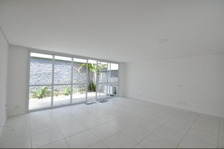 Casa de condomínio para alugar com 220m², 3 quartos e 2 vagasSala