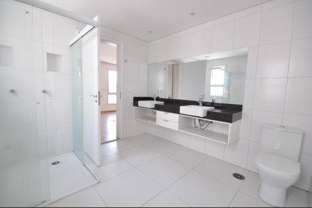 Casa de condomínio para alugar com 220m², 3 quartos e 2 vagasBanheiro da Suíte 1