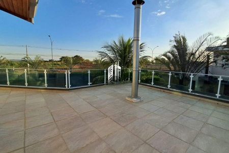 Casa à venda com 345m², 3 quartos e 4 vagas