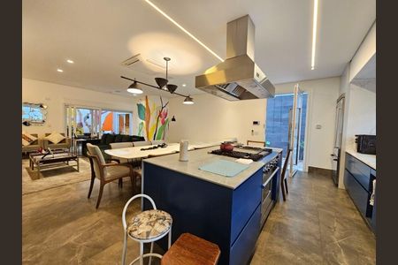 Casa à venda com 256m², 4 quartos e 3 vagasFoto 04